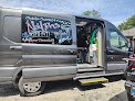 Negocio Hippie Hounds Boarding, Dog Training, Grooming, Pawsh Mobile Nail Care